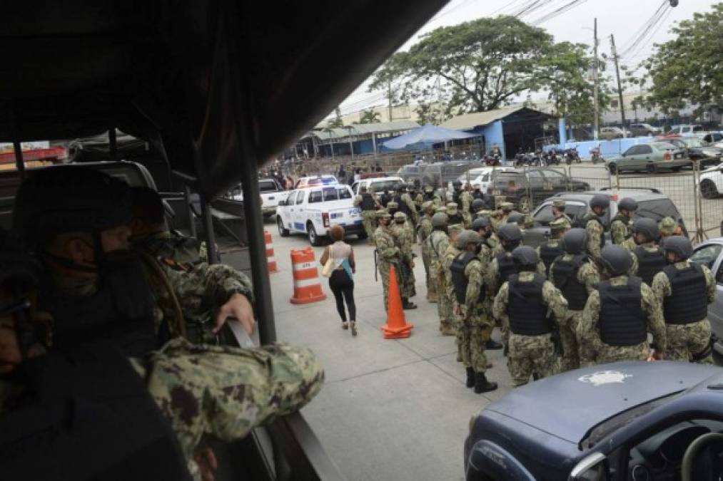 'Son seres humanos': primeras imágenes de masacre en cárcel de Guayaquil que dejó más de 68 presos muertos