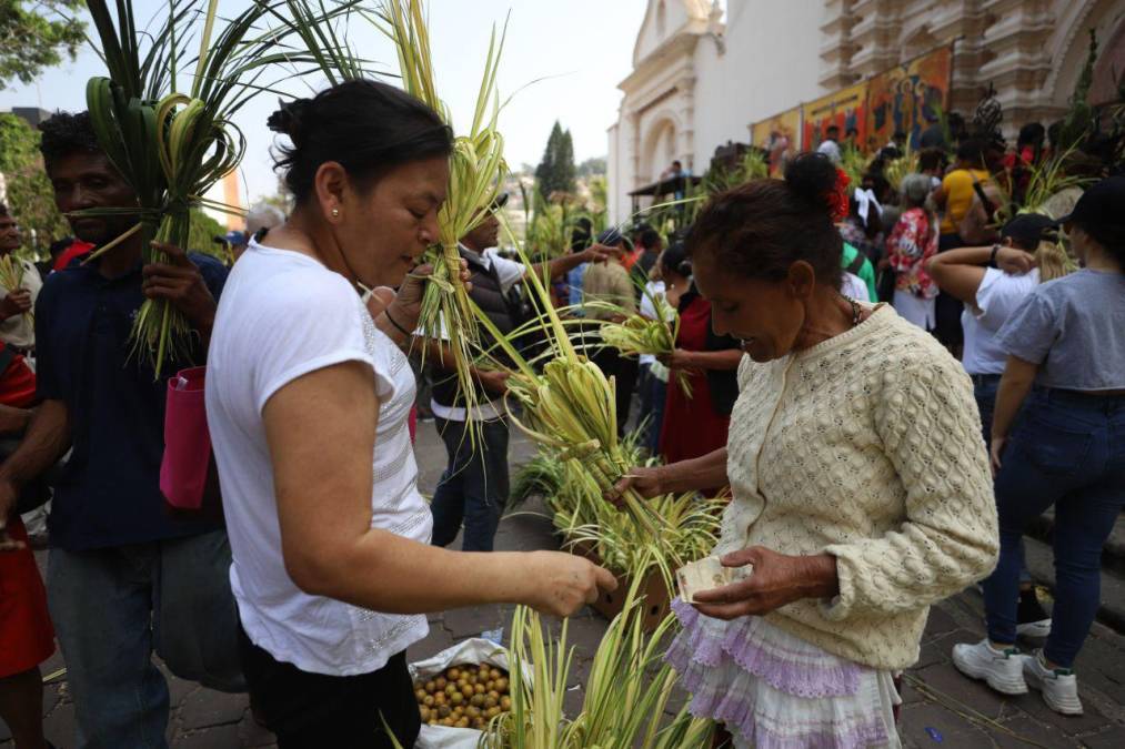 Con mucho fervor, capitalinos celebran el Domingo de Ramos