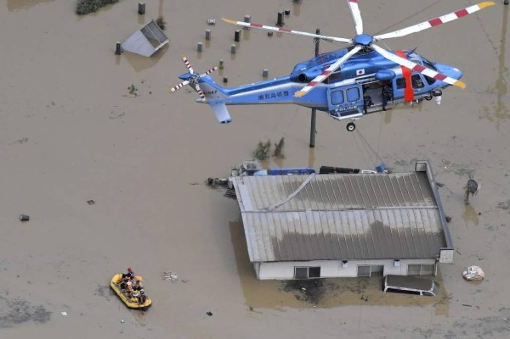 FOTOS: Muertos, desaparecidos y evacuaciones por inundaciones al sur de Japón