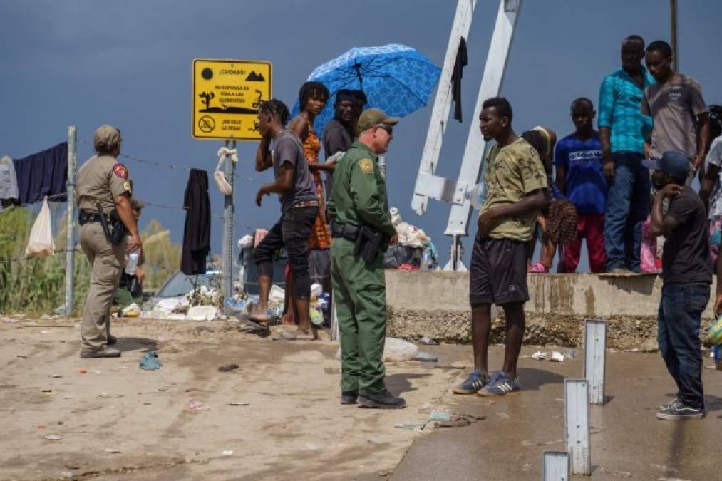 Desesperanza y miedo: imágenes de la odisea de haitianos en la frontera de EEUU