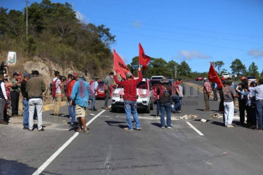 Militantes de Libre protestan en Zambrano por juramentación de Jorge Cálix (FOTOS)