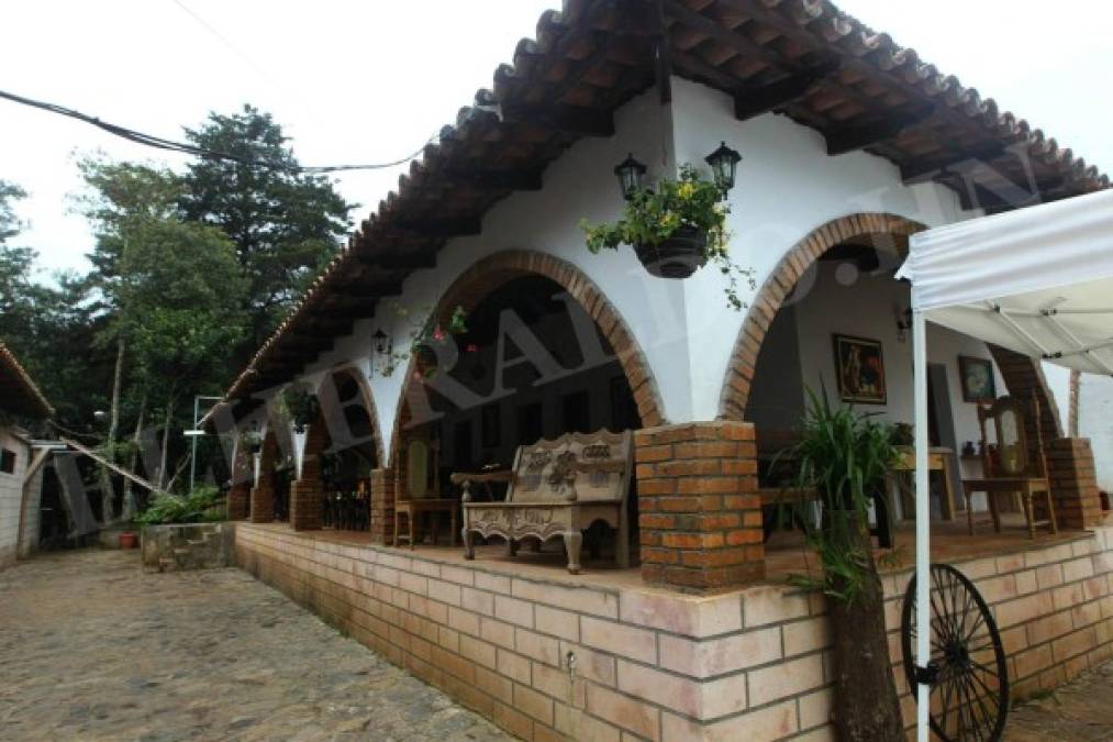 Hotel y Cabañas Ros, la cueva del León en Valle de Ángeles