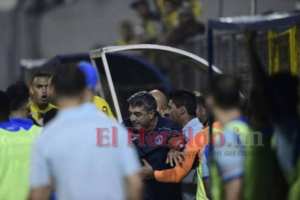 FOTOS: La ira de Diego Vazquez tras ataques de fanáticos aurinegros