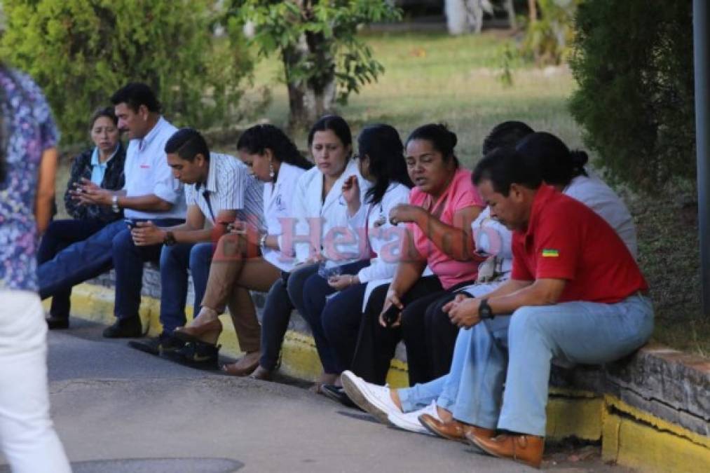 FOTOS: Asambleas informativas en el sector salud de Honduras castigan con larga espera a pacientes