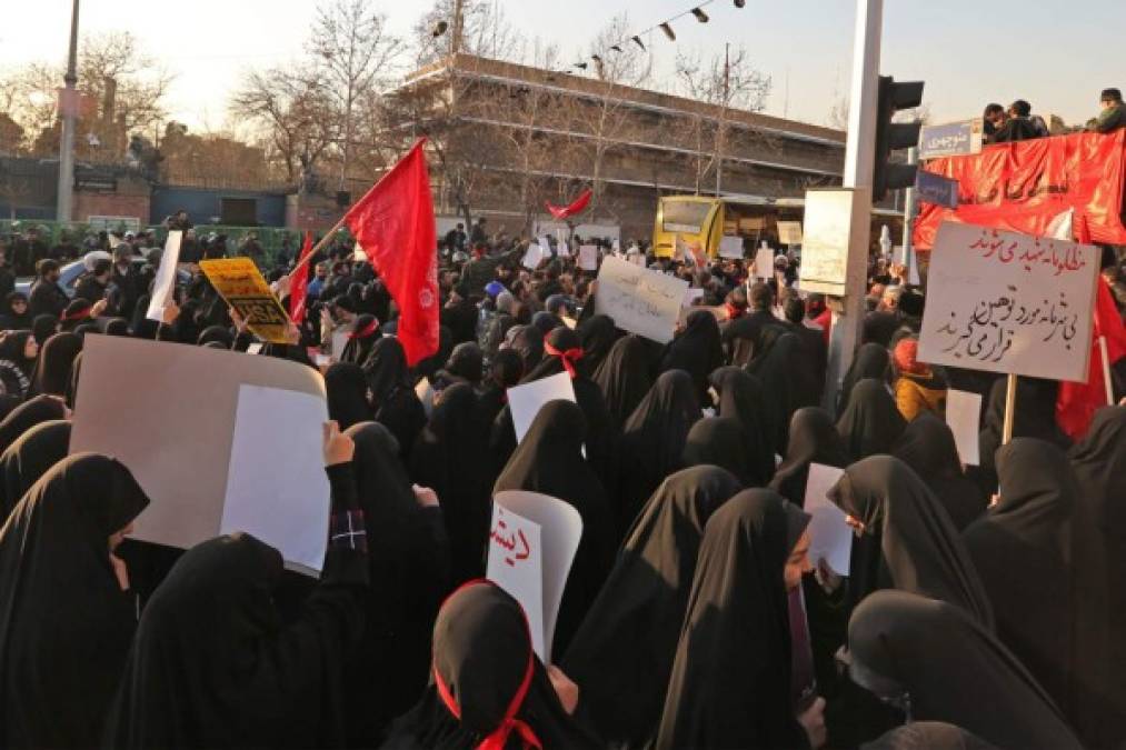 FOTOS: Masivas protestas en Irán, en medio del conflicto con Estados Unidos