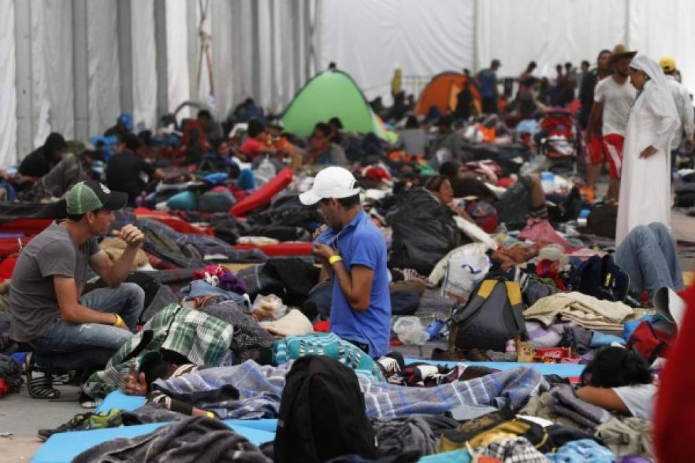 Cansancio, hambre y pies lastimados, el reto más grande para los migrantes