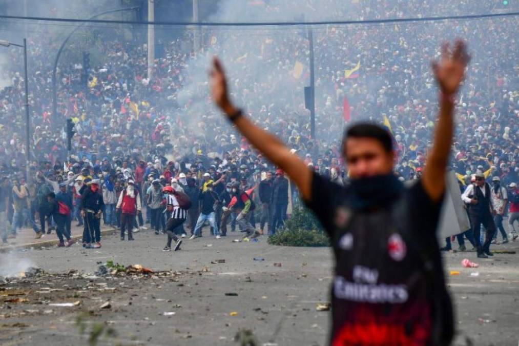 Caos, arrestos y un muerto: Las protestas en Ecuador contra alza a combustibles