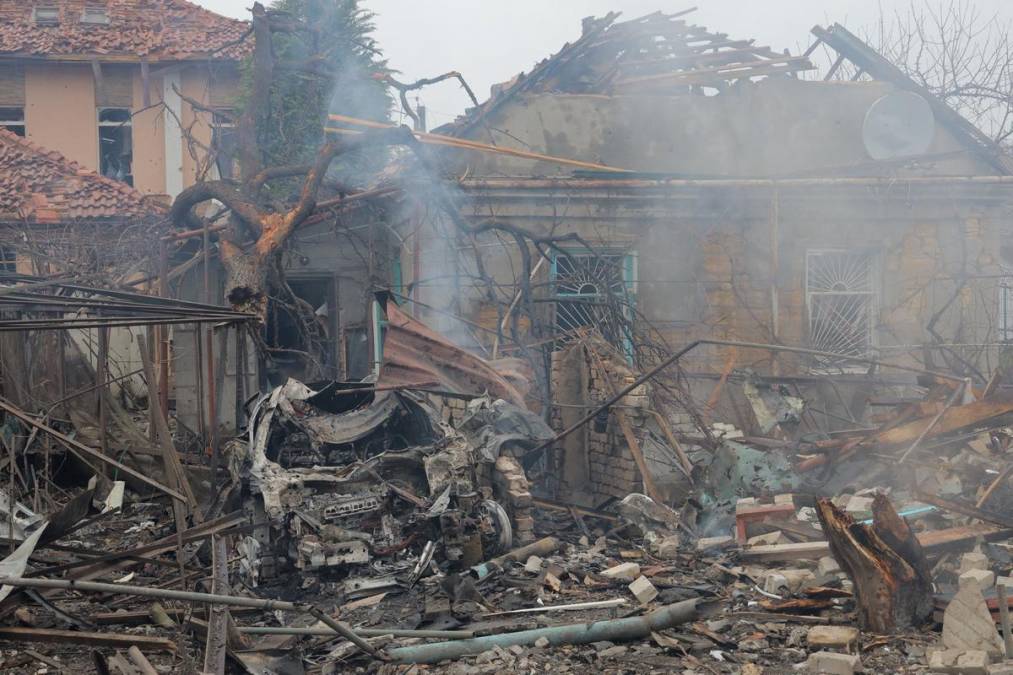 Bombardeo ruso en Odesa deja unos 16 muertos y crisis sigue en Ucrania
