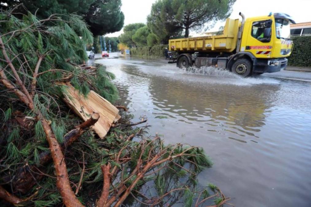 Fuertes tormentas e inundaciones en Francia dejan al menos 5 muertos (FOTOS)