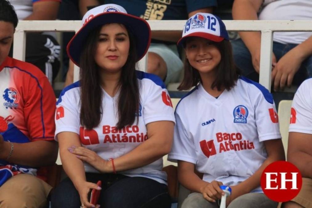 Las bellezas hondureñas que adornaron la semifinal Olimpia vs. Lobos UPN en el Nacional