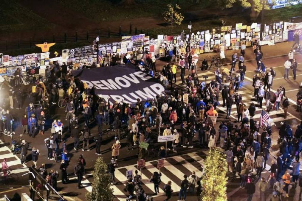 Tensión electoral e incertidumbre en EEUU, votantes esperan resultados (Fotos)