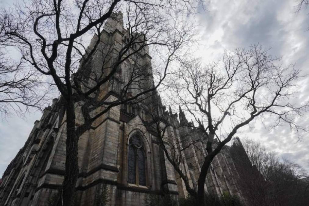 Nueva York habilita imponente catedral para pacientes de Covid-19