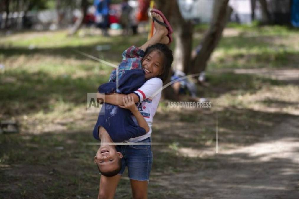 Precariedad y hacinamiento, la vida de migrantes en campamento improvisado