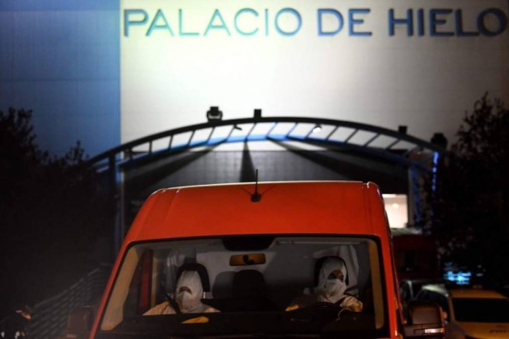 FOTOS: Por saturación en crematorios, Madrid convierte el Palacio de Hielo en morgue