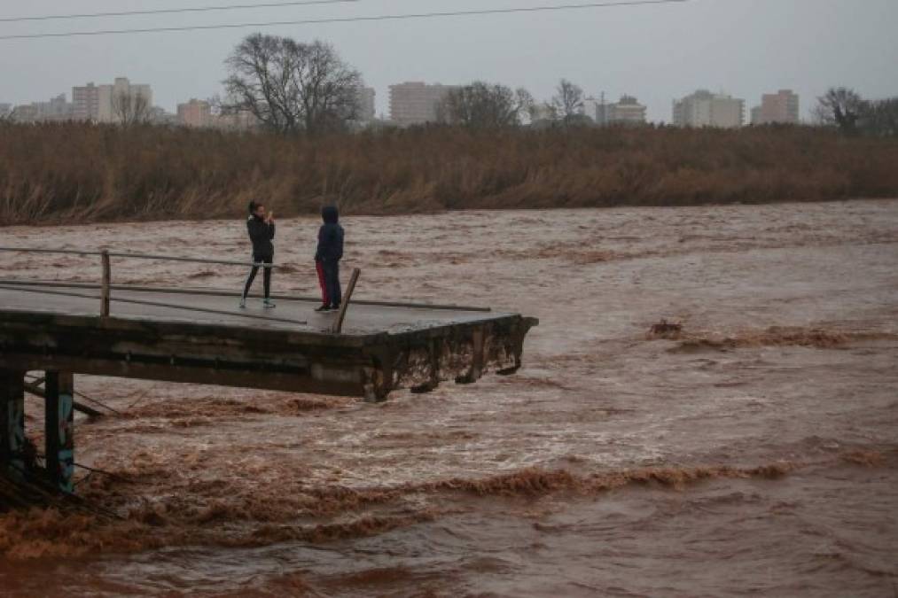 Potente tormenta Gloria en España ya deja 11 muertos y 5 desaparecidos