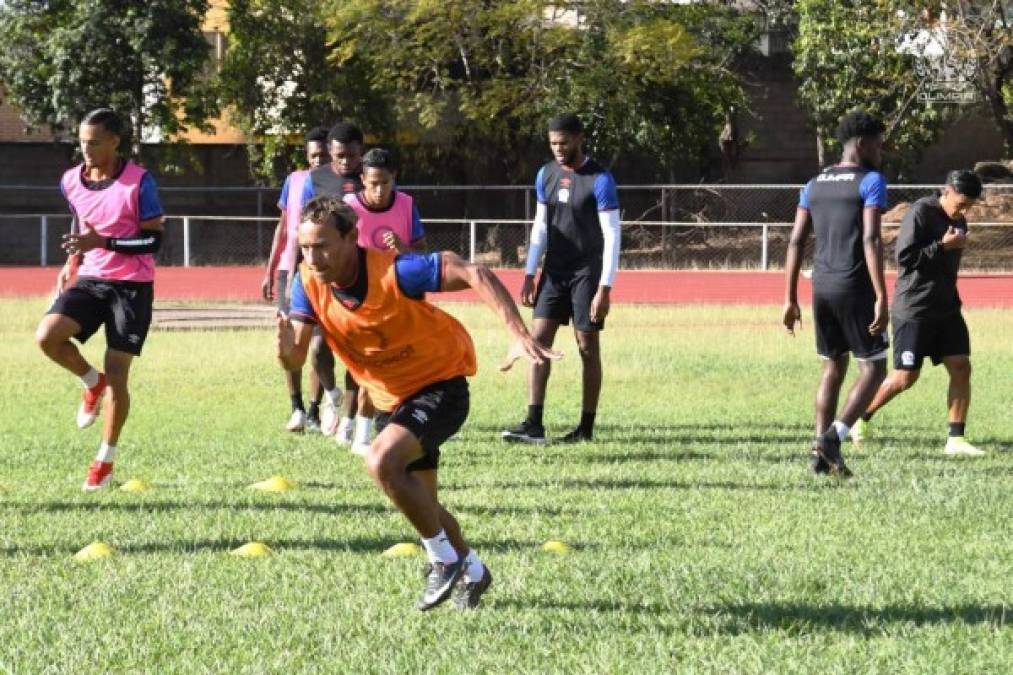 Así fue el entreno de Olimpia mientras llega su nuevo técnico