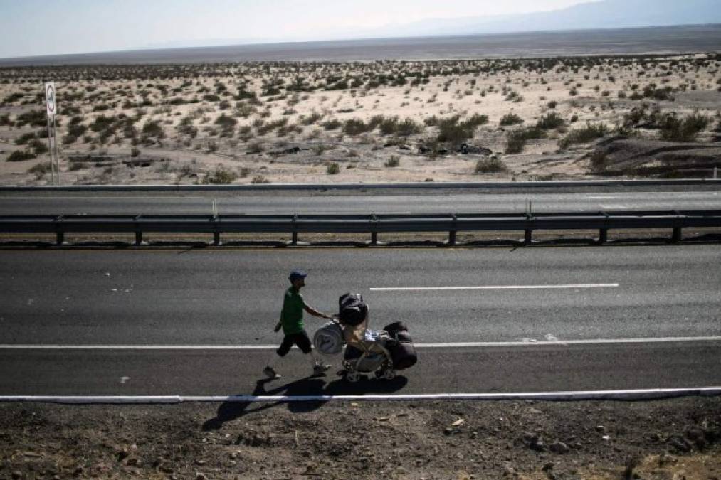 Las duras fotos de los migrantes de la caravana en su paso por Tijuana, México