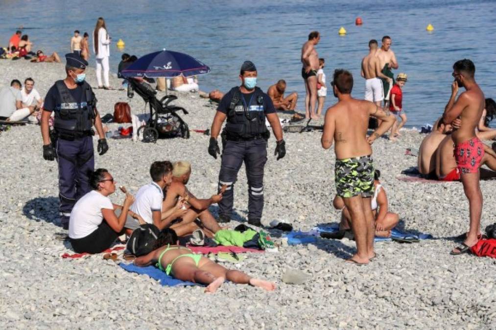 El desconfinamiento llega a las playas europeas y España se abrirá al turismo en julio (FOTOS)  
