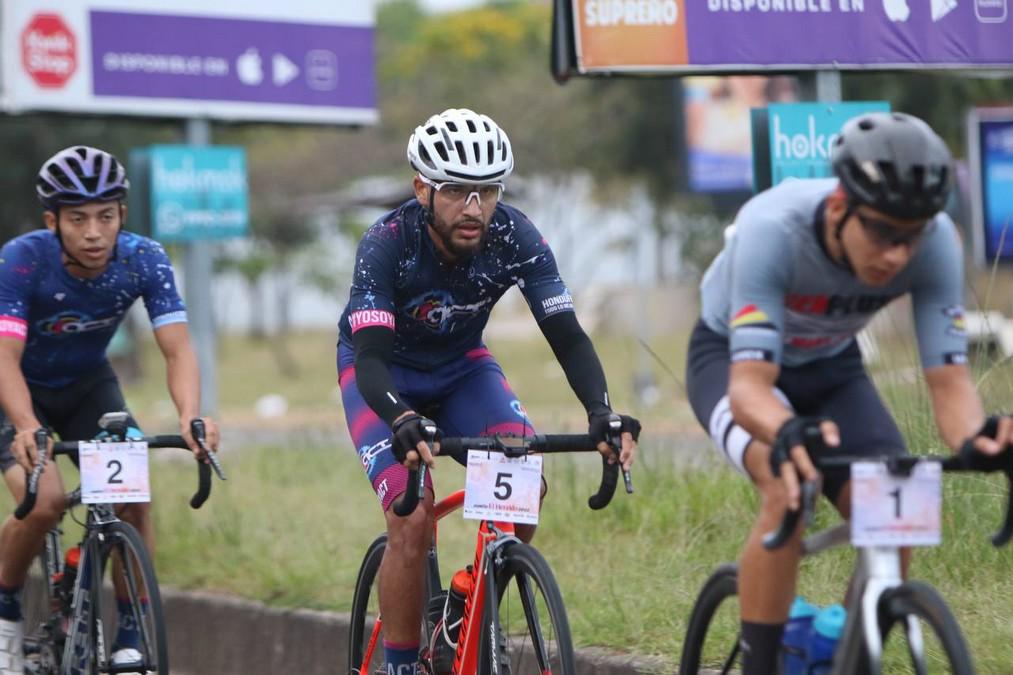 Adrenalina a tope en la categoría Élite de la Vuelta Ciclística; Luis López busca el bicampeonato