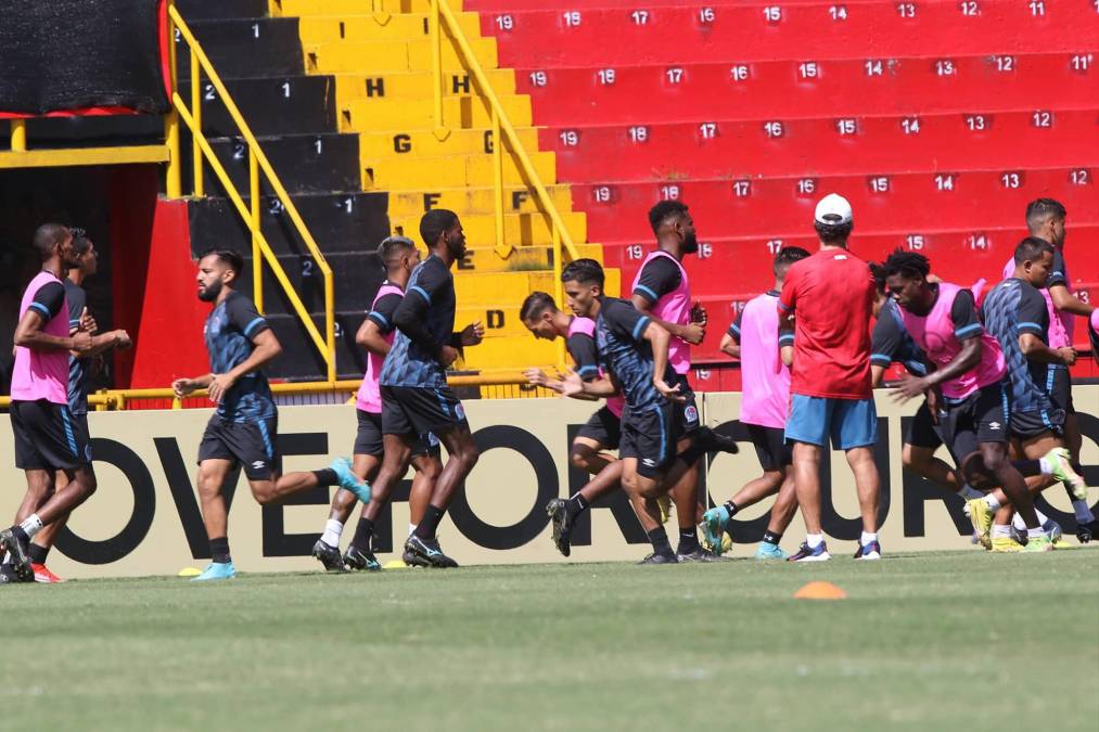 Vestidos de azul y negro, los Leones realizaron su último entreno antes de la final de la Concacaf League