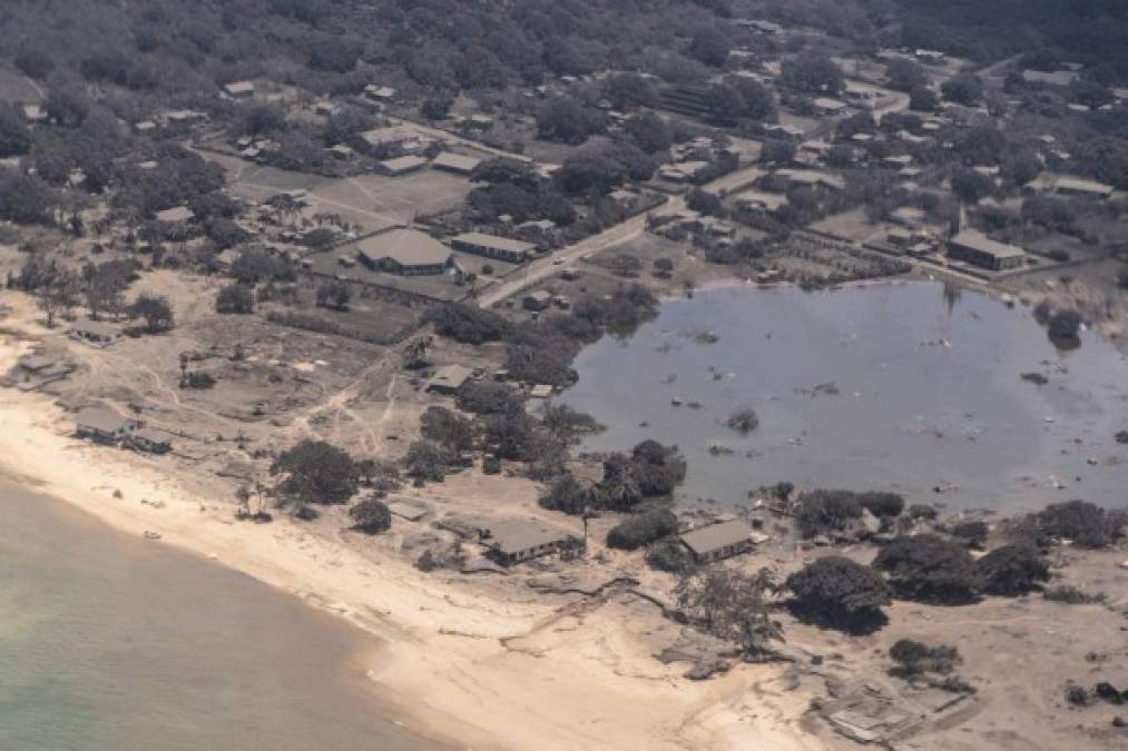 Imágenes de Tonga muestran devastación tras la erupción seguida por un tsunami