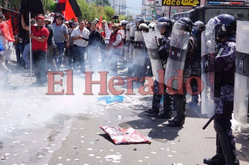 FOTOS: Así fueron los disturbios en la marcha de la resistencia en la capital