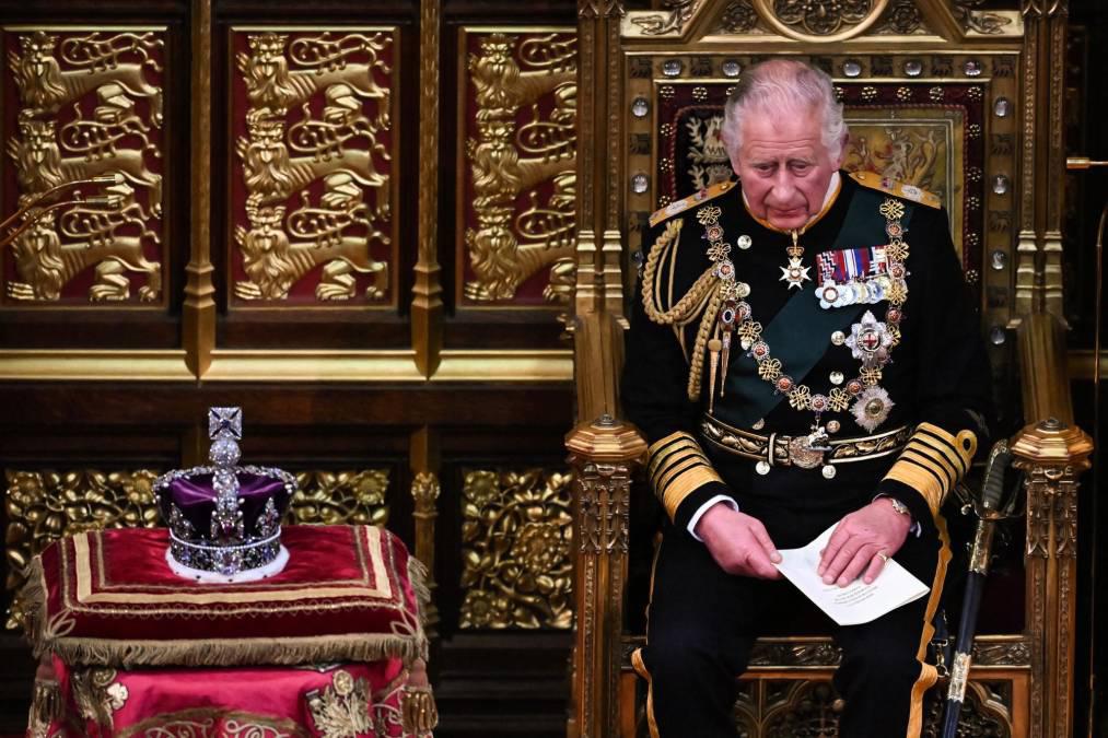 ¿De cuánto es la fortuna del Rey Carlos III y cómo duplicó las ganancias de su madre?