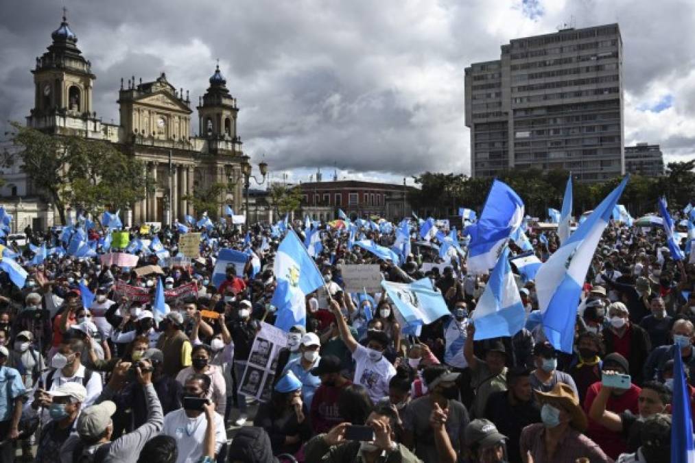 Las imágenes más impactantes de las protestas en Guatemala (FOTOS)