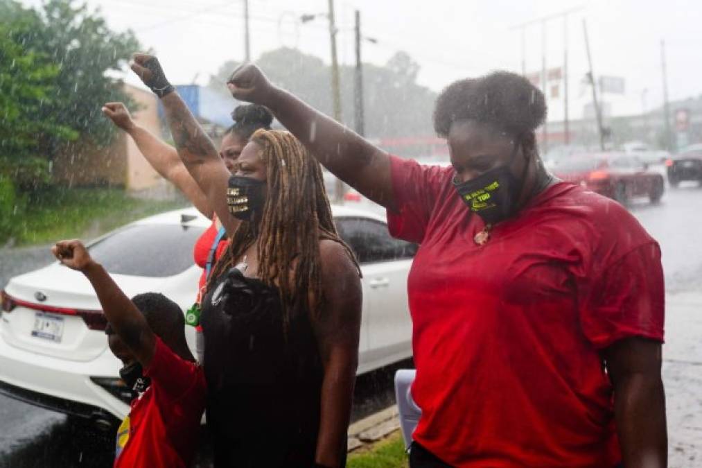 Caos, ira y destrucción en Atlanta por muerte de otro afroamericano a manos de la policía (FOTOS)