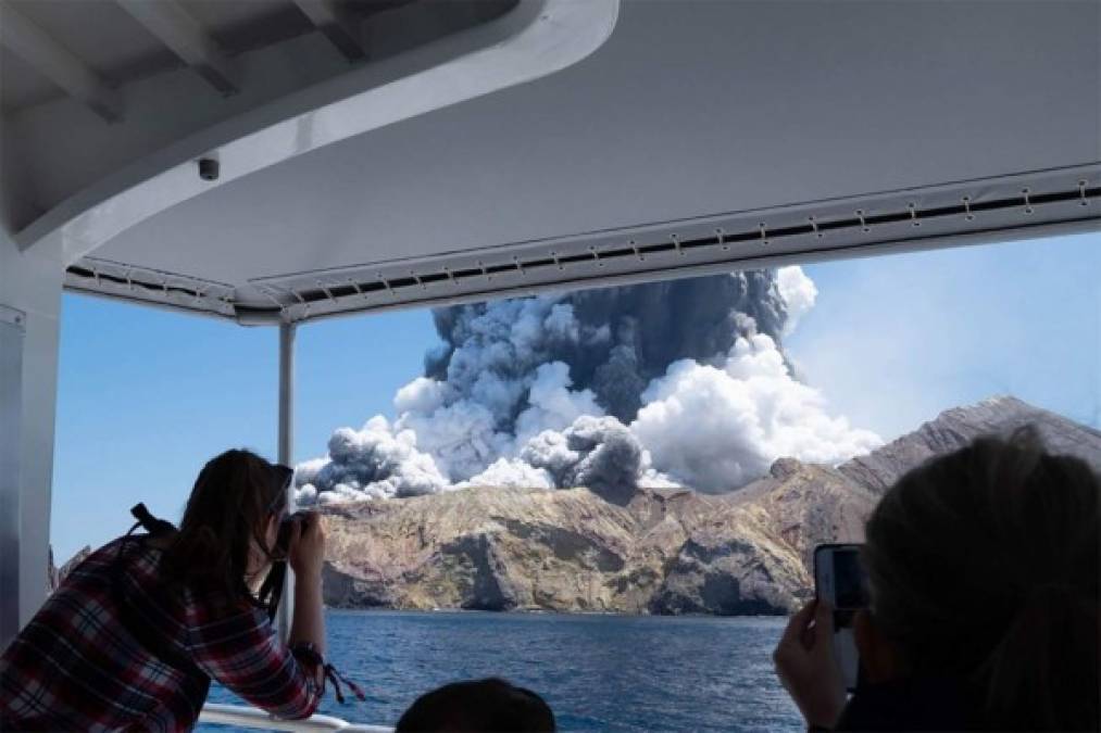 Las impresionantes imágenes de la erupción de volcán en Nueva Zelanda