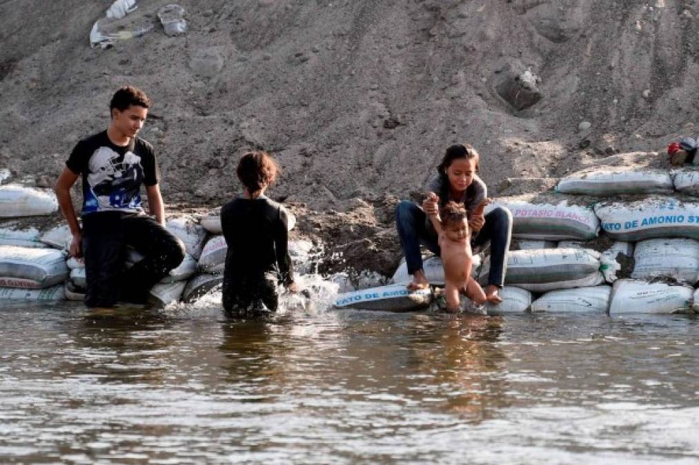 EEUU advierte expulsión, mientras...migrantes en caravana se aferran a un sueño (FOTOS)