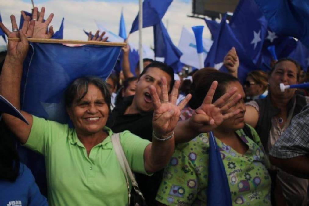 Nacionalistas marchan a favor de Juan Orlando Hernández bajo la consigna 'Victoria Total'