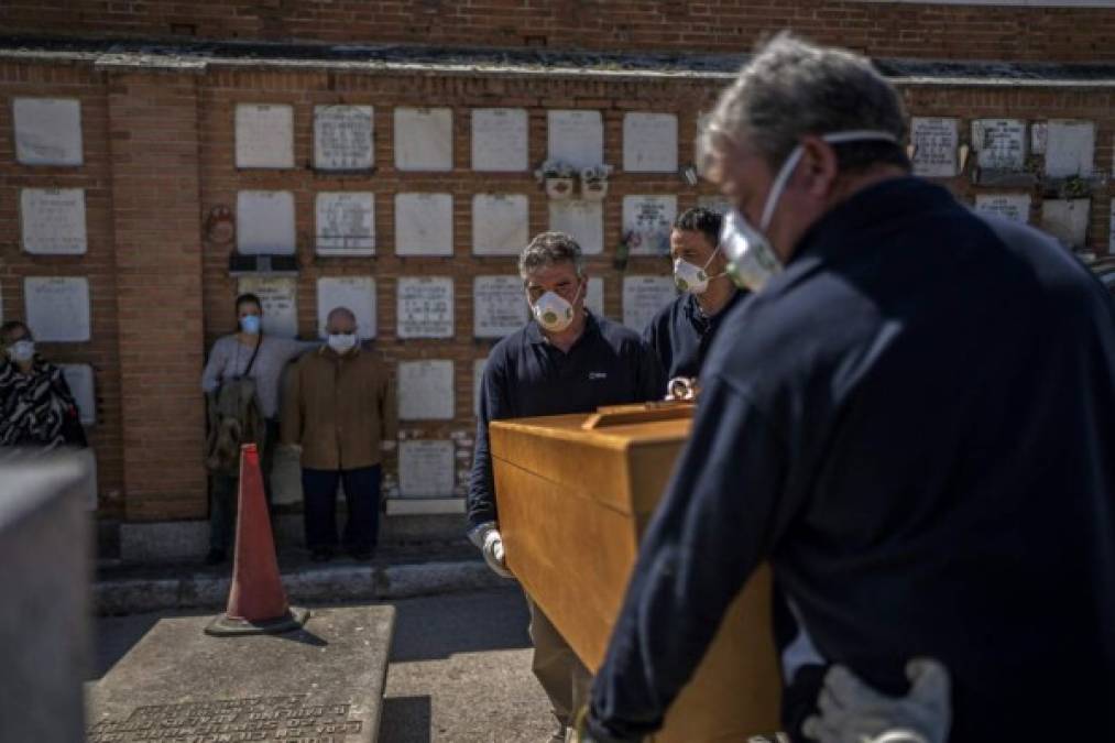 FOTOS: Una España de luto continúa sumando miles de muertos por Covid-19