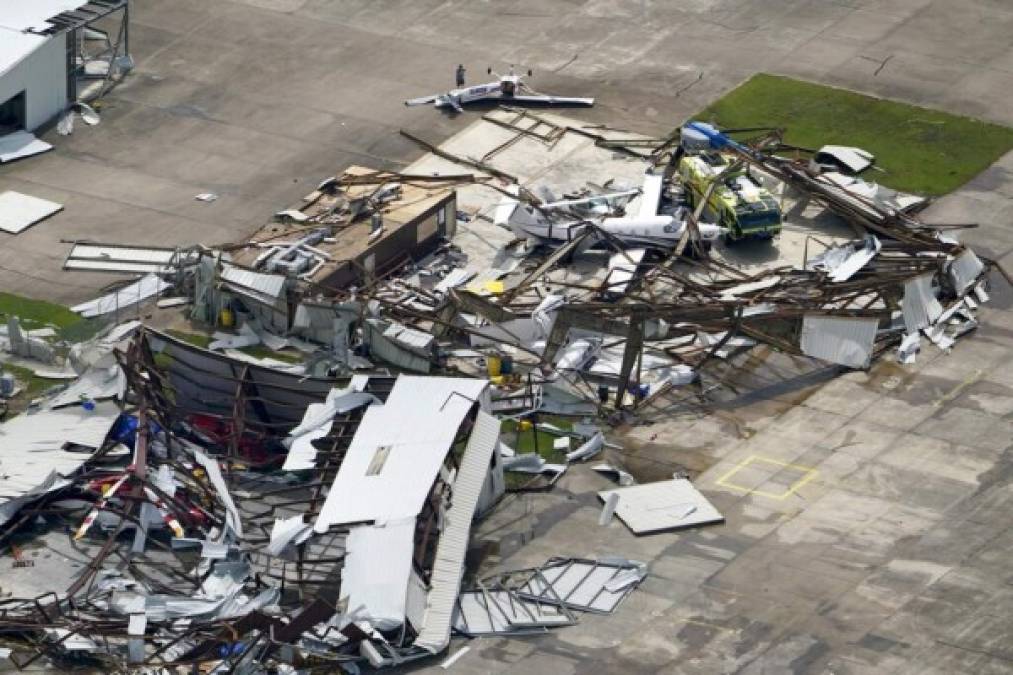 La devastación del potente huracán Laura vista desde las alturas (FOTOS)