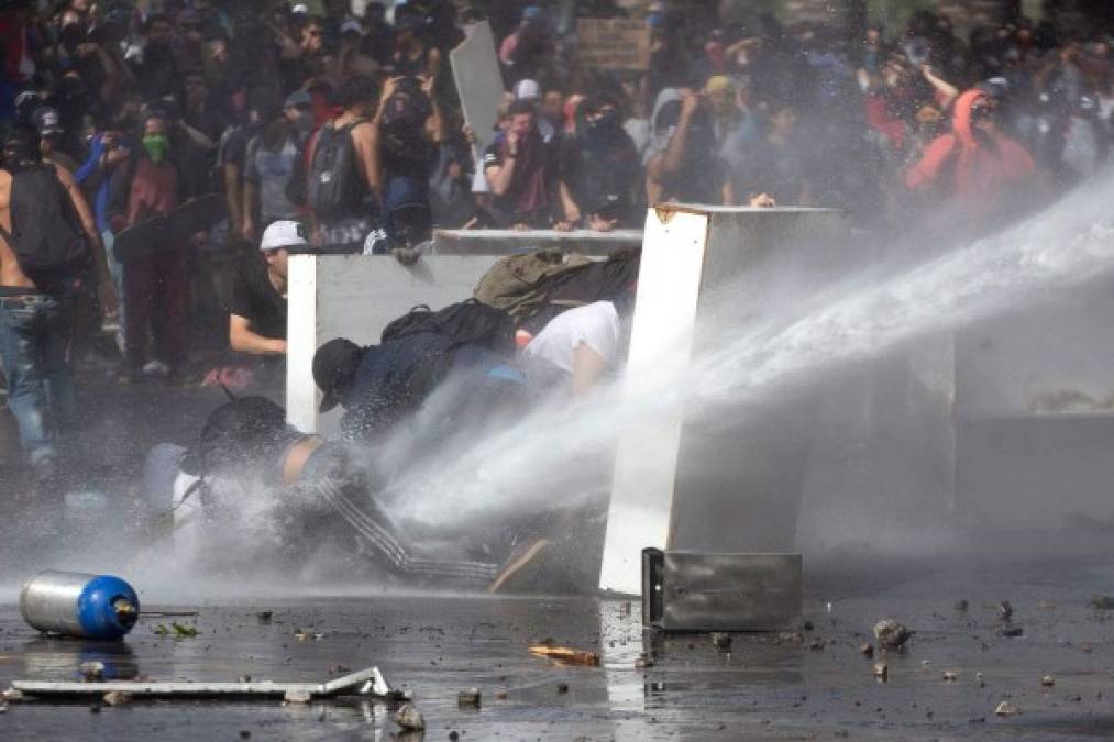 Continúan manifestaciones en Chile y aumenta a 18 el número de muertos