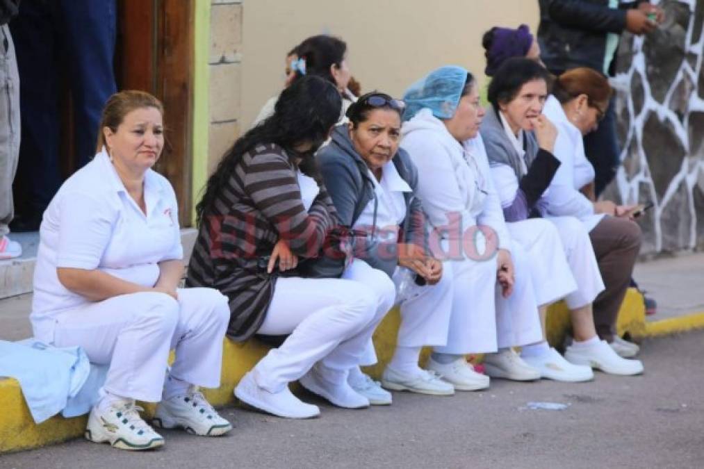 FOTOS: Asambleas informativas en el sector salud de Honduras castigan con larga espera a pacientes