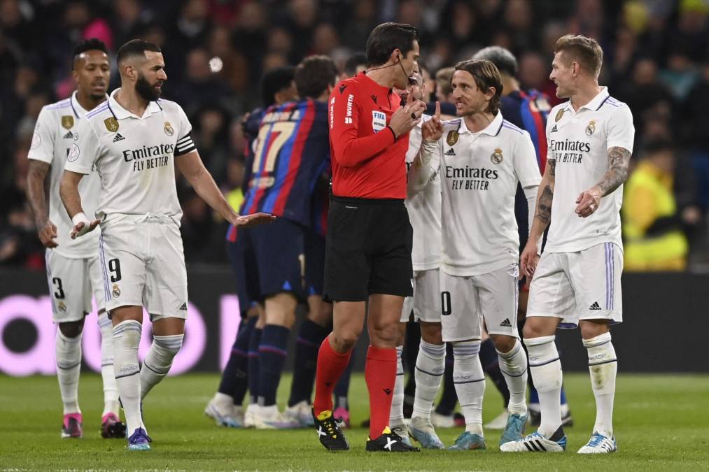 El Rey se autosaboteó: Así sonrió Barcelona en el Santiago Bernabéu ante Real Madrid