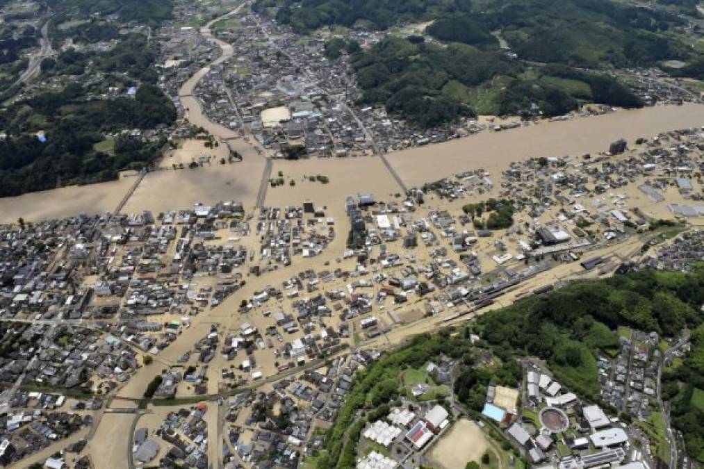 FOTOS: Muertos, desaparecidos y evacuaciones por inundaciones al sur de Japón