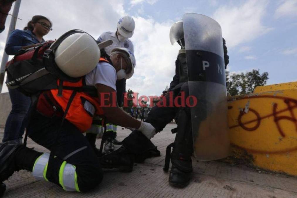 Las imágenes que no viste de la batalla entre el MEU y policías en la UNAH