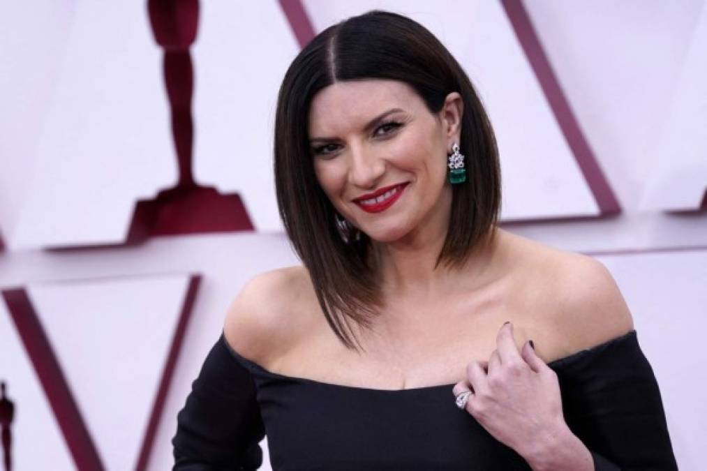 Laura Pausini deslumbra con elegante vestido en los Oscar 2021 (FOTOS)