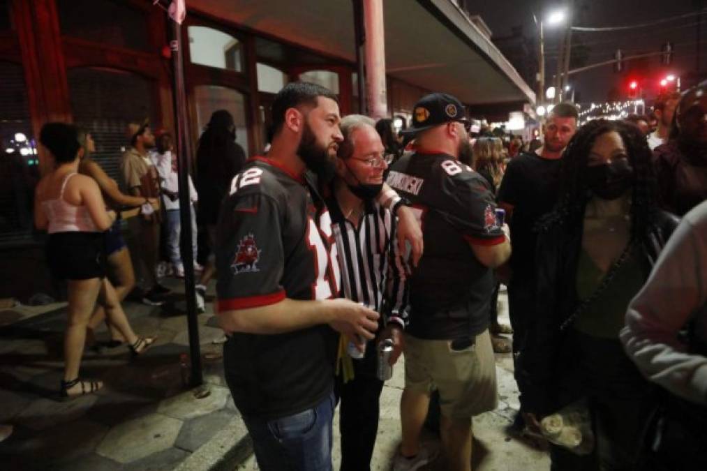 FOTOS: Festejos e irresponsabilidad en Tampa, Florida, previo al Super Bowl LV