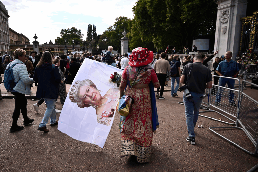 Reino Unido proclama al nuevo rey Carlos III mientras despide entre lágrimas a Isabel II (FOTOS)