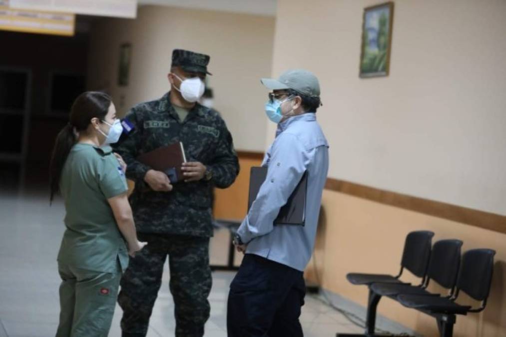 FOTOS: Enérgico y motivado, así abandonó el presidente Hernández el Hospital Militar