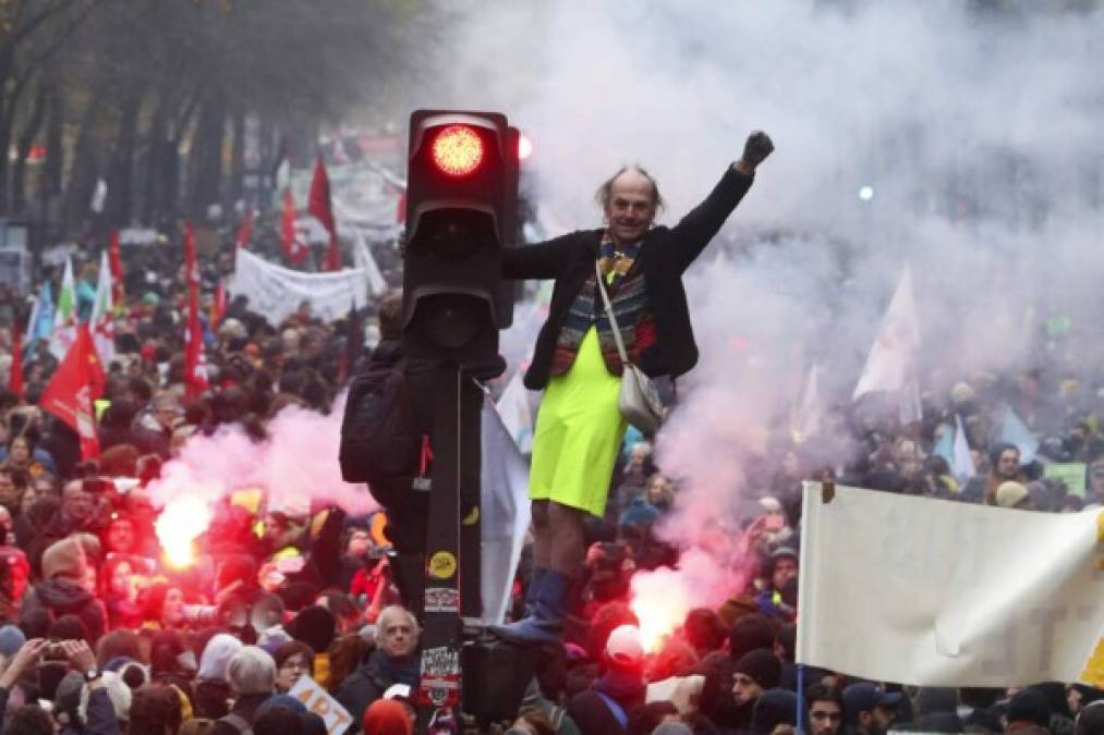 FOTOS: 11 datos para entender la reforma de pensiones y protestas en Francia