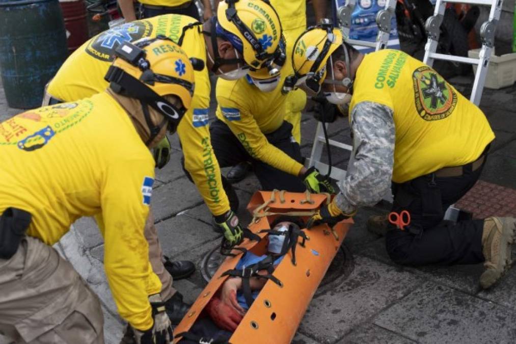 Angustia y desesperación: el rescate de personas atrapadas tras terremoto en Turquía