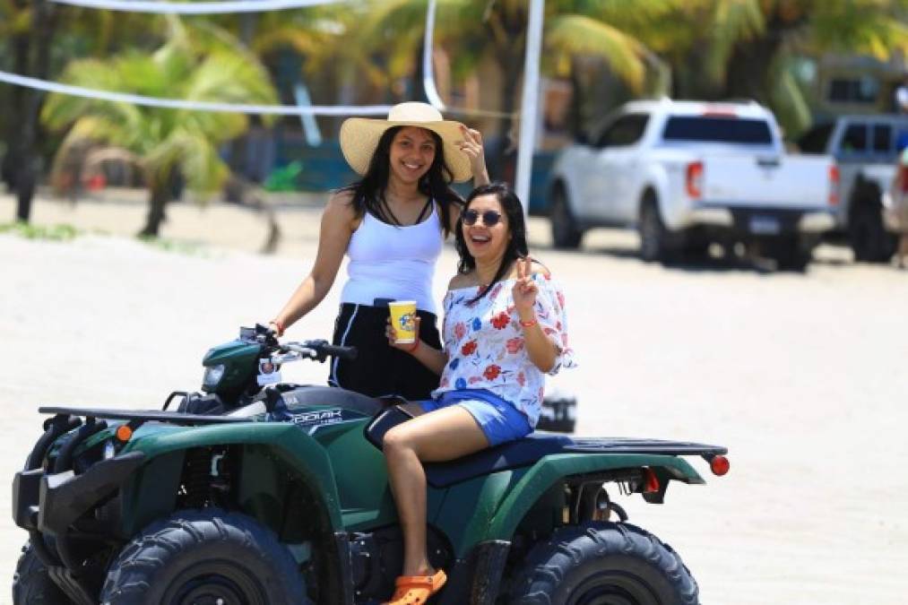 Semana Santa: La belleza de la mujer hondureña se hace notar en las playas de Tela