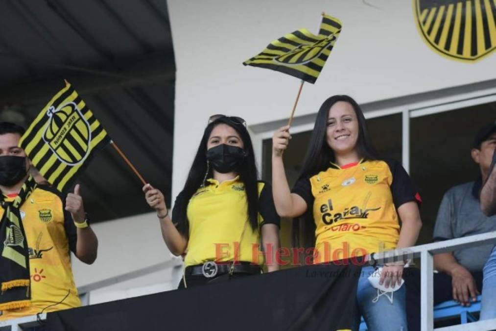FOTOS: Bellas aficionadas visitaron el Morazán para disfrutar la final