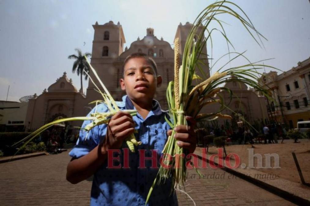 Comienza la venta de ramos y cruces previo al inicio de la Semana Santa