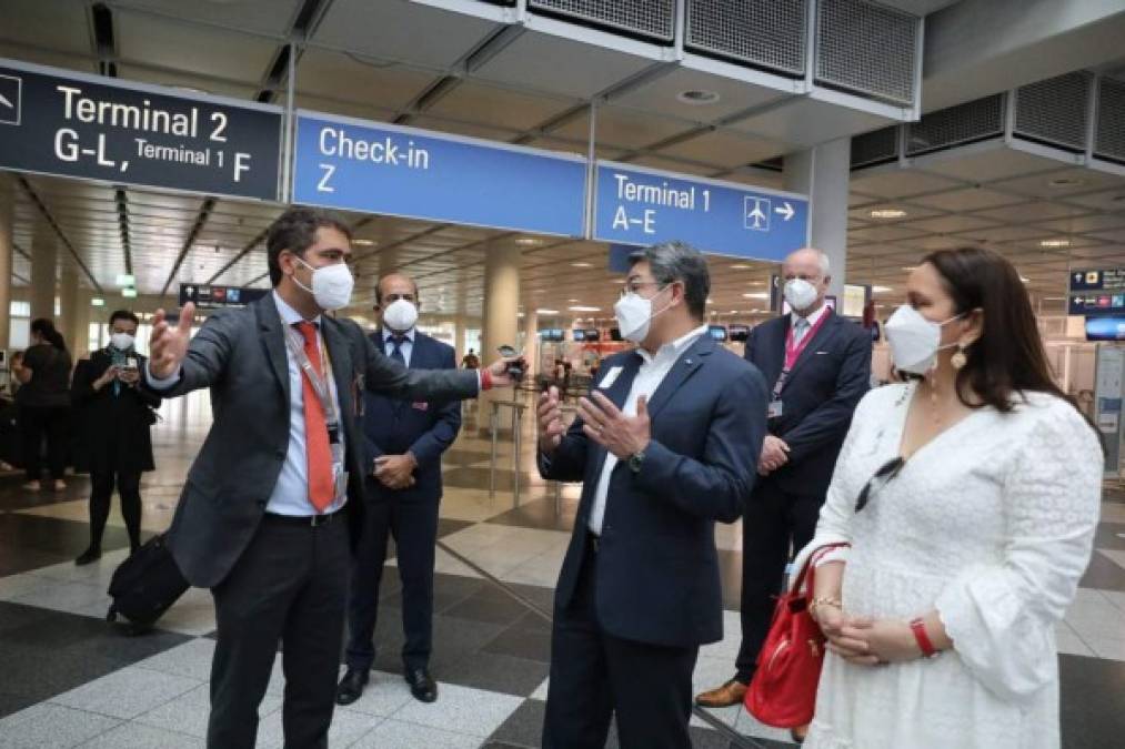 Presidente Hernández visita el aeropuerto de Múnich durante su gira por Alemania (FOTOS)