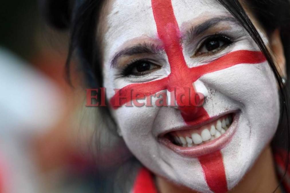 Afición de Croacia e Inglaterra enloquecen en celebración previo al último duelo semifinalista